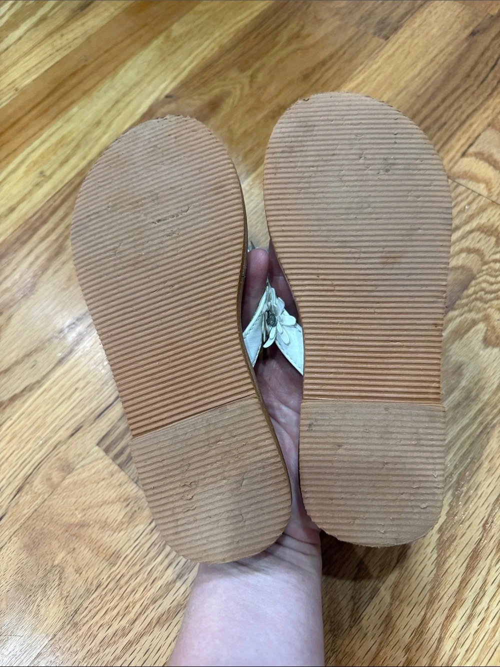 Girls White Floral Thong Sandals (size 1/2)